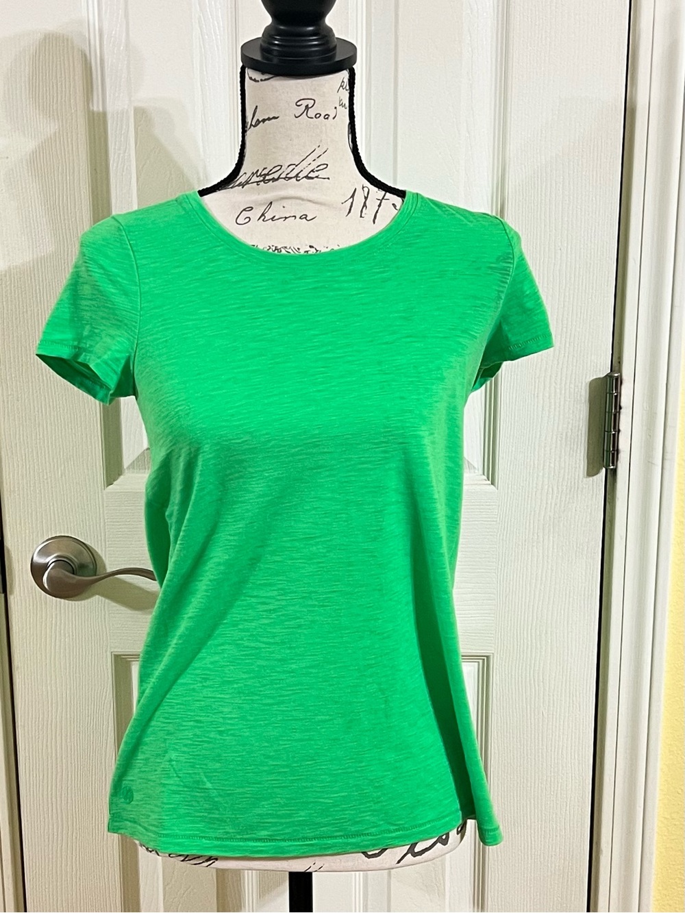 NWOT- Lilly Pulitzer Putting Green Etta Scoop Neck Tee.